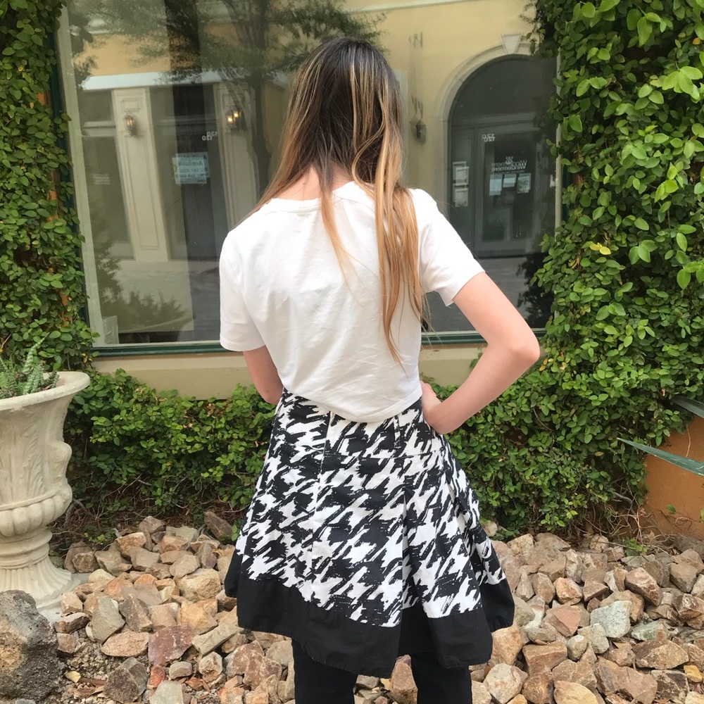 Candie’s Cute Skirt - Picture 3 of 5